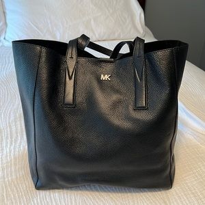 Michael Kors black pebbled leather tote excellent condition.